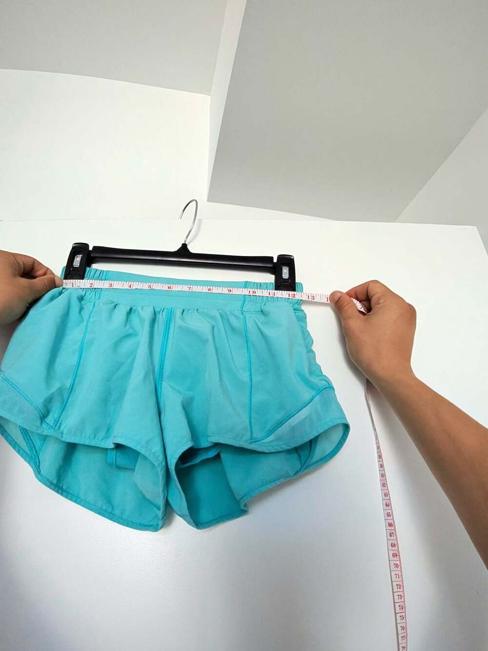 Lululemon Speed Up Mid-Rise Athletic Shorts Size 6 - Picture 4 of 6